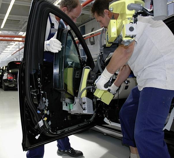 Kleinserienbau: Im Mercedes-Benz Werk Sindelfingen werden die Guard-Modelle gebaut. 